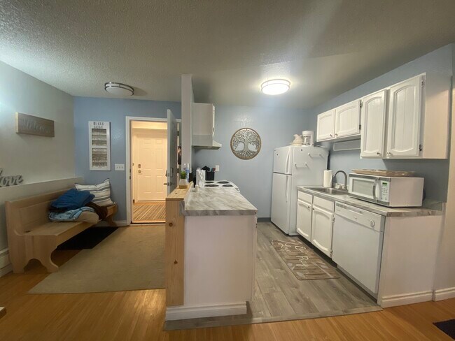 Foto del edificio - 8450 Golden St