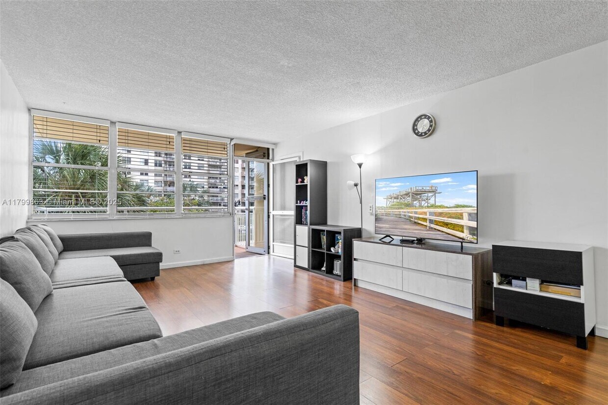 Foto principal - 251 174th St