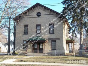 Building Photo - 247 Burton St SW