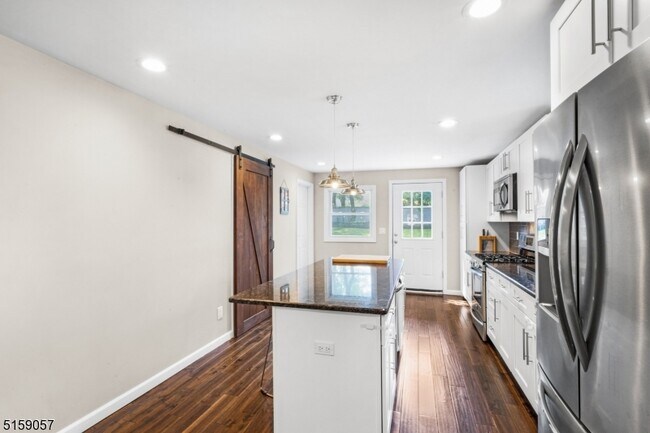 Building Photo - 46 Bernards Ave