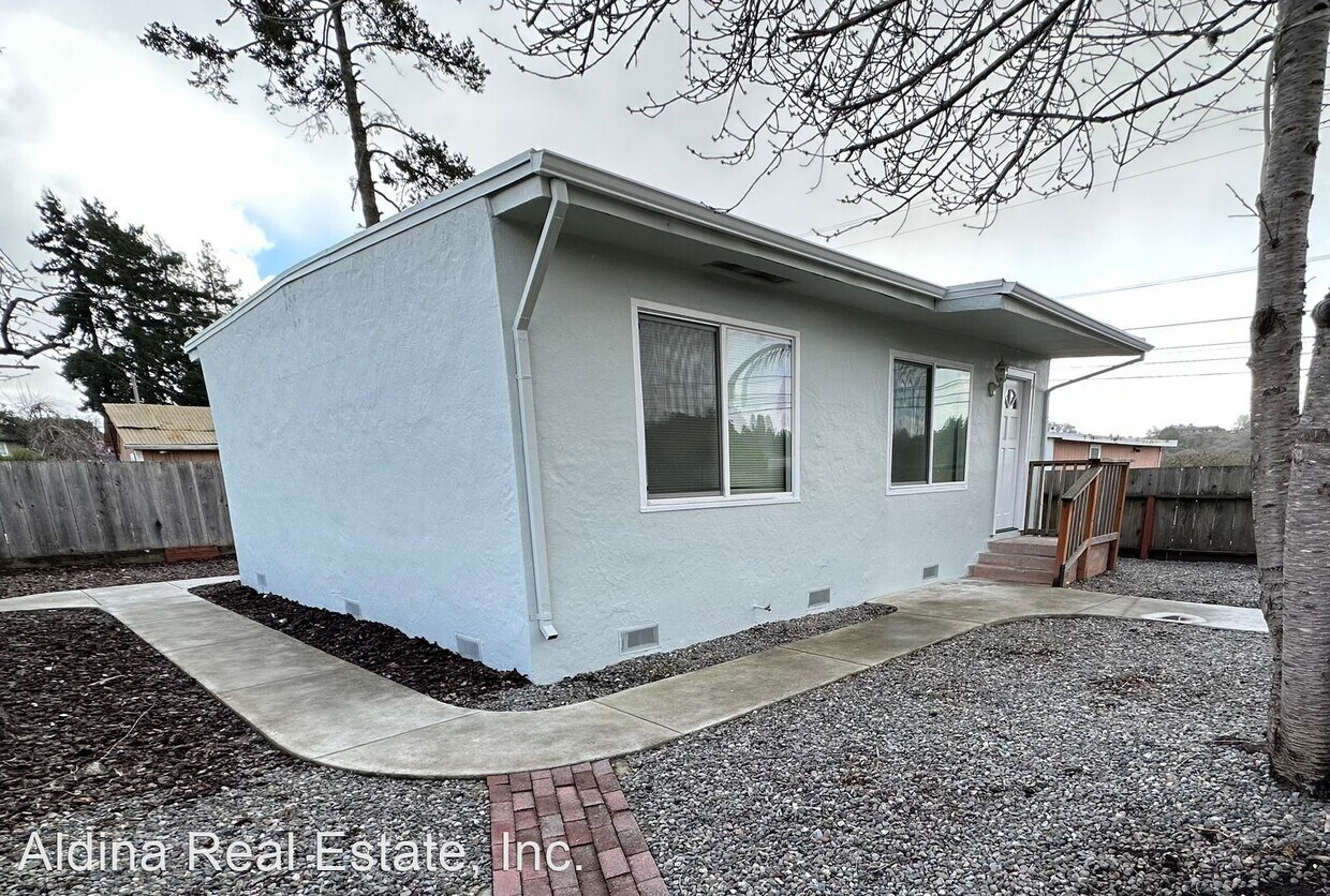 Primary Photo - 2 br, 1 bath House - 2734 Freedom Blvd.
