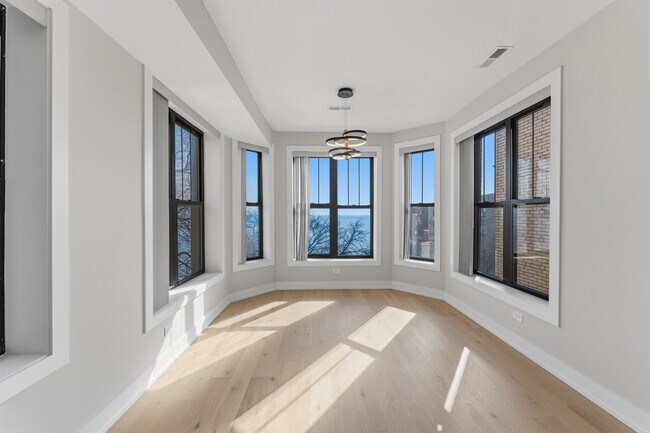 Foto del edificio - 7516 N Eastlake Terrace