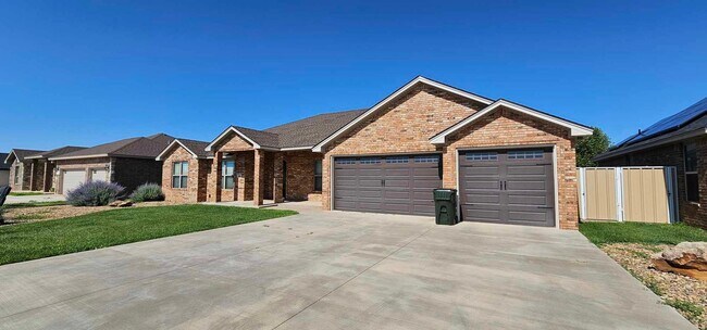Building Photo - Stunning 4 bedroom, 2.5 bath home for rent...