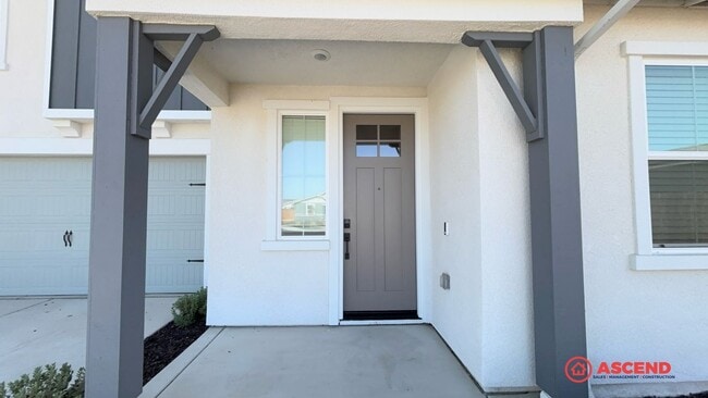 Building Photo - Lovely Home Near Frontier Highschool!