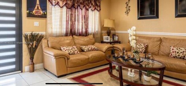 Foto del edificio - 15200 Railroad Dr