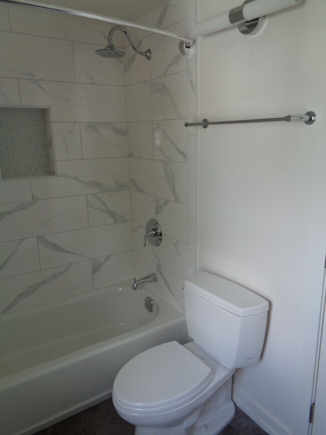 Bath 3 - 222 Birch Ave