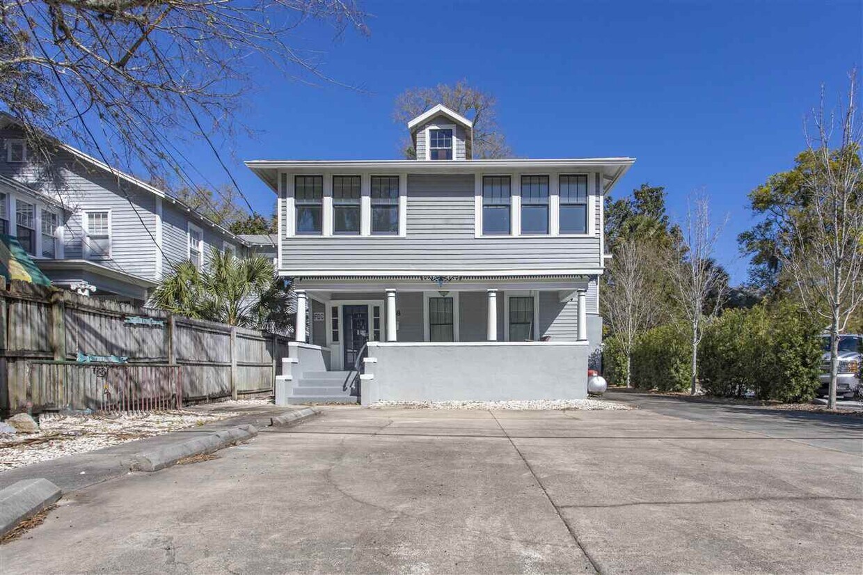Foto principal - 108 Bridge St