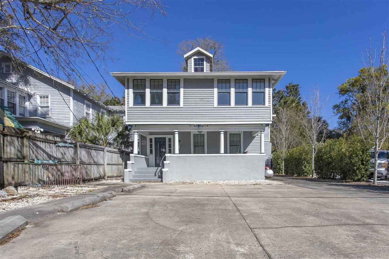 Primary Photo - 108 Bridge St