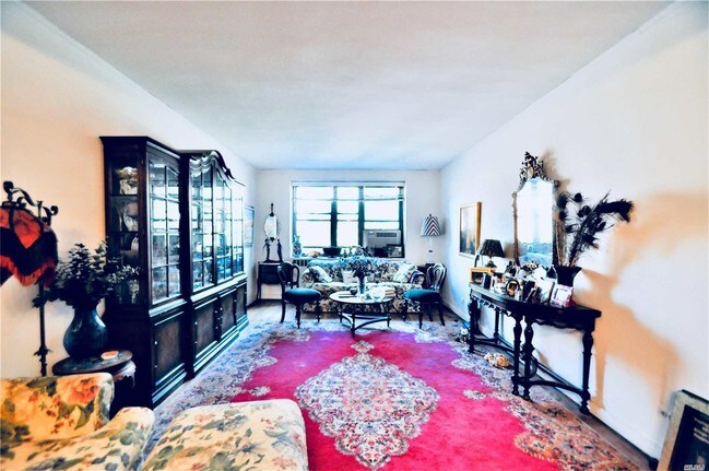 Foto del edificio - 67-71-71 Yellowstone Blvd