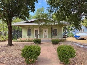 Building Photo - 1504 Austin St