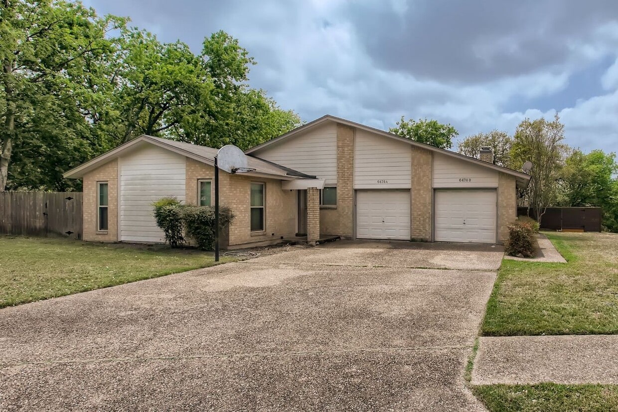Primary Photo - Charming 3/BR 2/BA Home with Spacious Back...