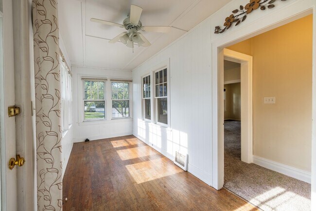 Foto del edificio - 4956 Linscott Ave