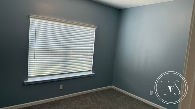 Building Photo - SUMMER MOVE-IN SPECIAL: $1000 OFF 1ST MONT...
