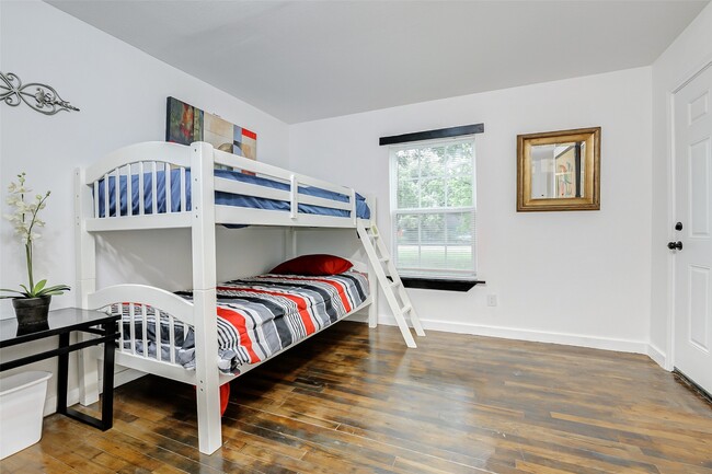 Building Photo - 706 Beaumont St