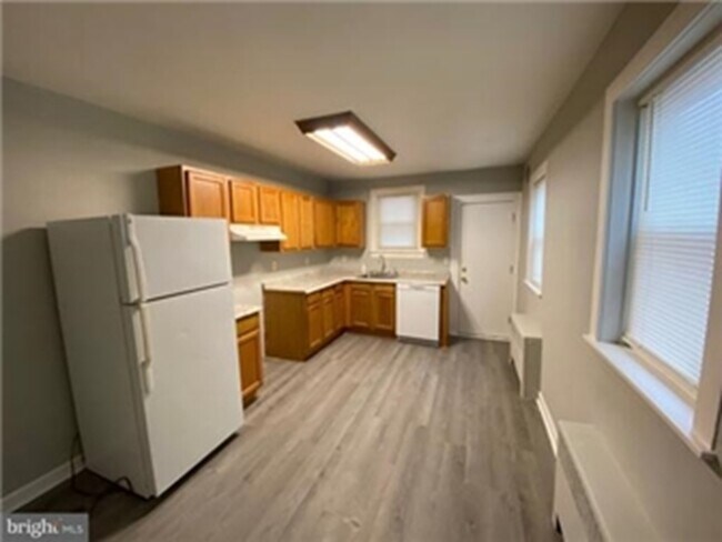 Building Photo - 1218 Elm St