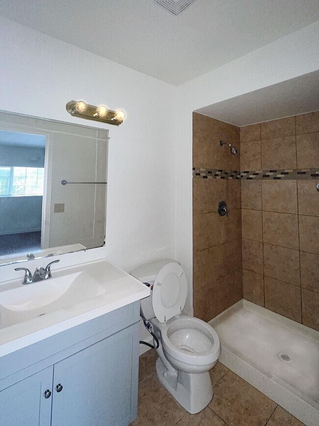 Building Photo - 3936-3938 Renick Way