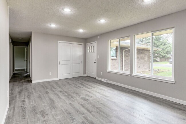 Building Photo - 1727 Pecan St