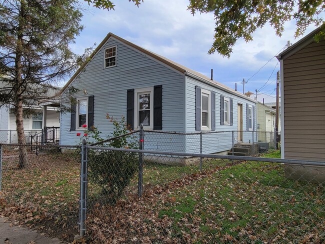 Building Photo - 212 2nd Ave