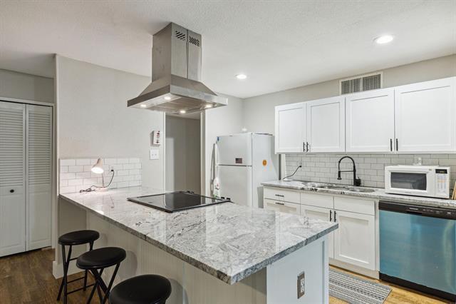 Foto del edificio - 5620 Maple Ln