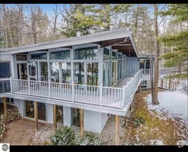 Building Photo - 301 Wooded Shore Ln