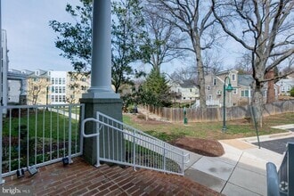 Building Photo - 4061 S Four Mile Run Dr