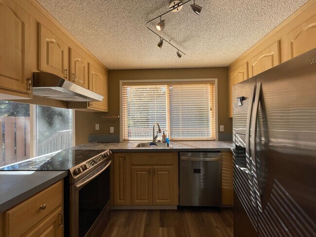 Foto del edificio - West Beaverton Charming 3 Bed 2 Bath House...