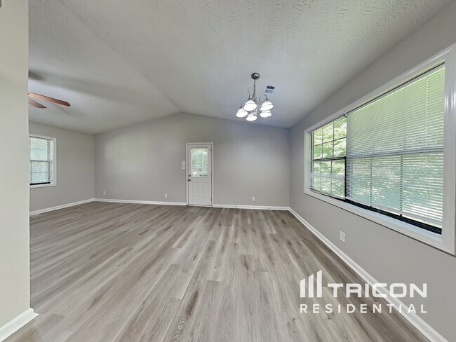 Building Photo - 1240 Bishop's Ln
