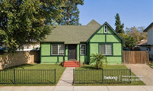 Building Photo - 1490 N Park Ave