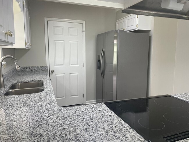 Foto del edificio - Beautiful 3 Bedroom 2 Bath Home