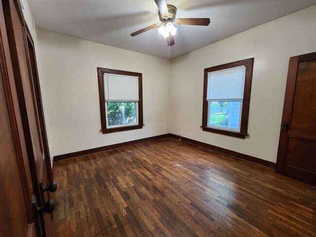 Building Photo - 3D Tour Available - Close to KSU Campus + Two Kitchens + Washer & Dryer Available August 1st!