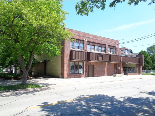 Building Photo - 1128 Geele Ave