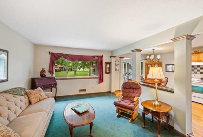 Building Photo - 10414 Valley Forge Ln N