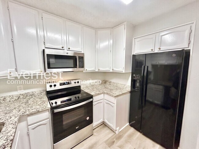 Building Photo - 1505 Hanover Dr