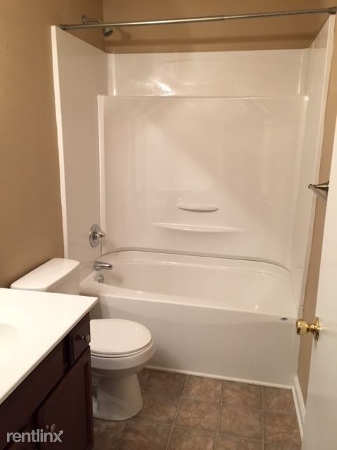 Building Photo - 2 br, 1.5 bath Condo - 5105 Vann St Apt D