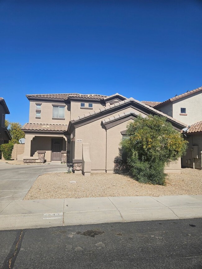 Building Photo - Two story home in Village Rose in Glendale