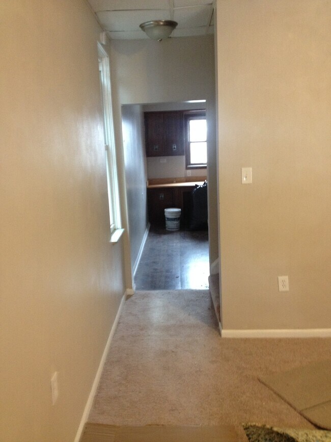 Foto del edificio - Available July 2024 - 4 Bedroom, 1 Bath Ho...