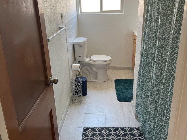 Foto del edificio - 902 E Prince Rd