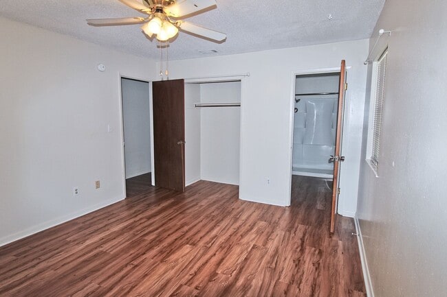 Building Photo - Charming 3 Bedroom Home Available In Crawf...