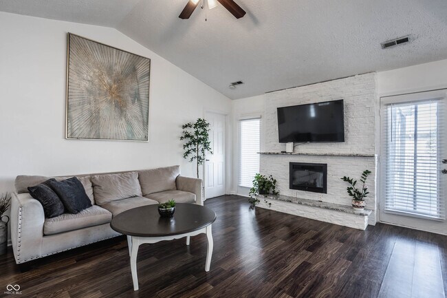 Foto del edificio - 1919 Harvest Meadows Dr S