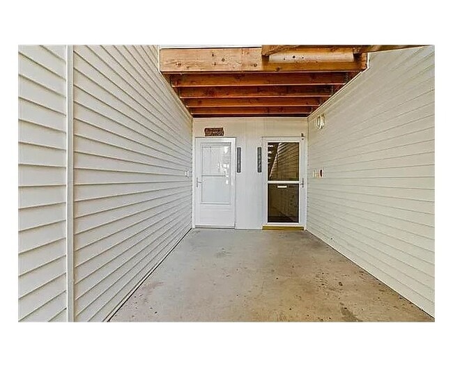 Building Photo - 2483 NE 68th St
