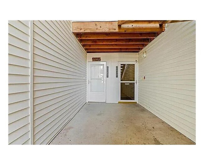 Foto del edificio - 2483 NE 68th St