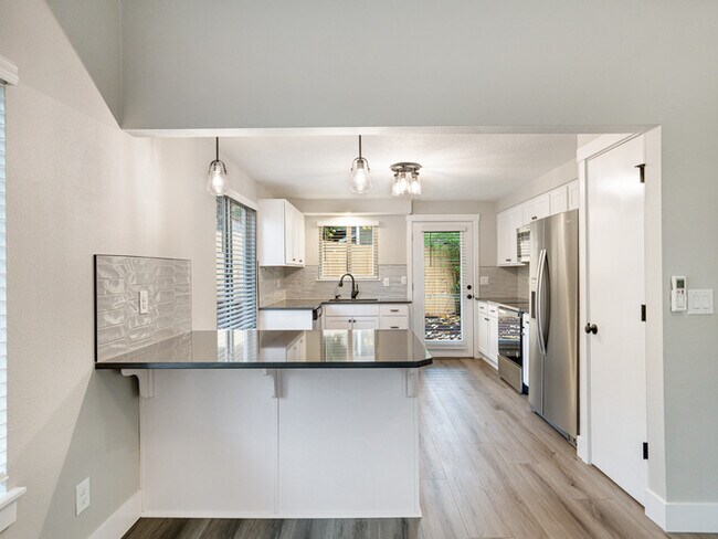 Foto del edificio - Move In Today and Receive $1000 Gift Card!