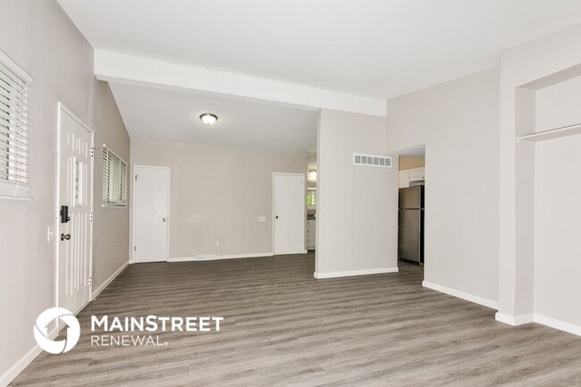 Building Photo - 1545 Swan Dr