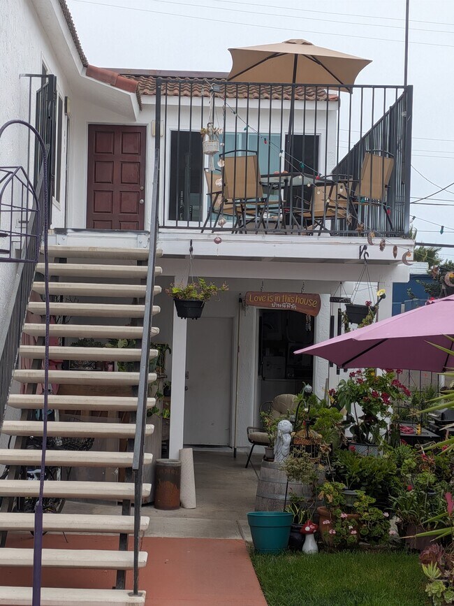 Foto del edificio - 215 Ebony Ave