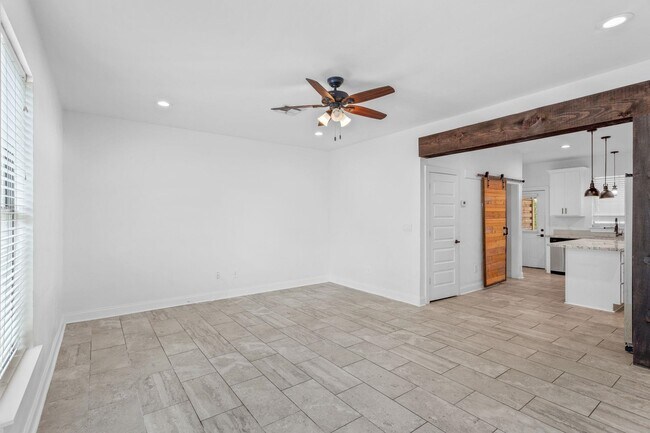 Foto del edificio - 3535 Knight Ln