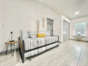 Building Photo - 1221 Corbett Ln