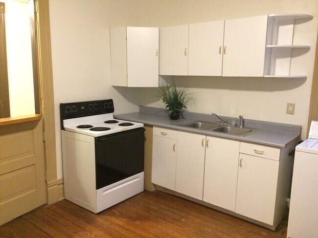 Foto del edificio - 2614 Broad Ave Floor 2