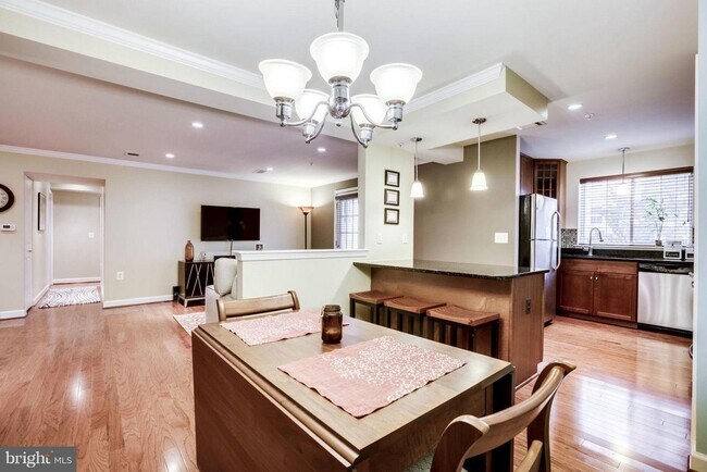 Dining and Kitchen - 4121 S Four Mile Run Dr