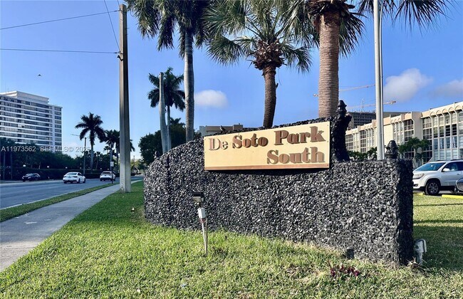 Foto del edificio - 851 Three Islands Boulevard