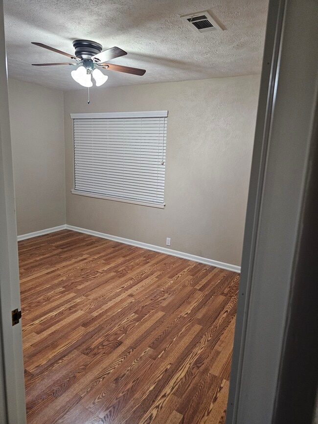 Building Photo - 526 Heidrich St